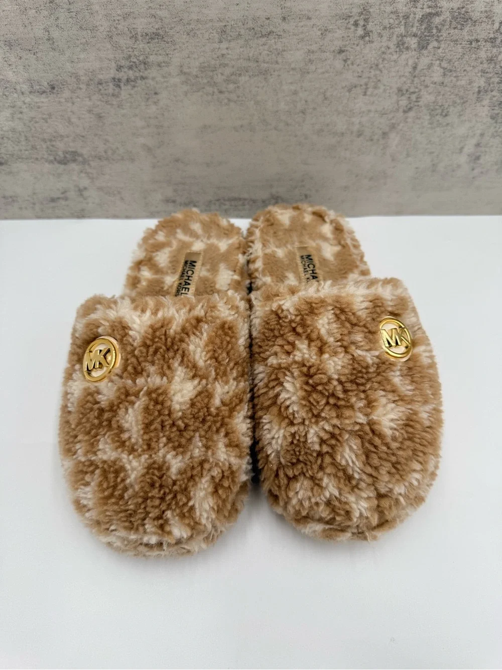Michael Kors Fuzzy Plush Slippers Tan Cream Size 7